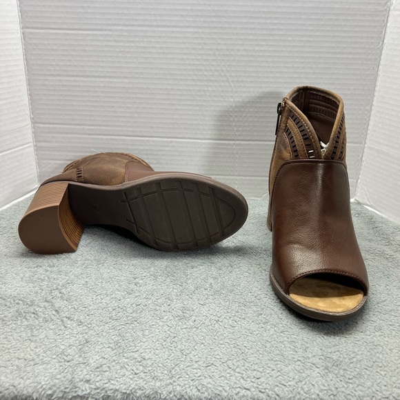 Cloudwalkers brown ankle boots. - Picture 2 of 7